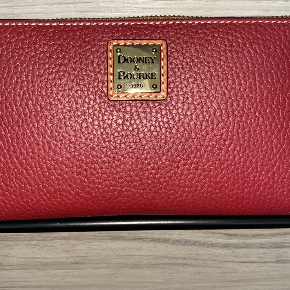 NWT- Dooney & Bourke Large Pebble Leather Zip Around Wristlet, Cranberry - Picture 3 of 8